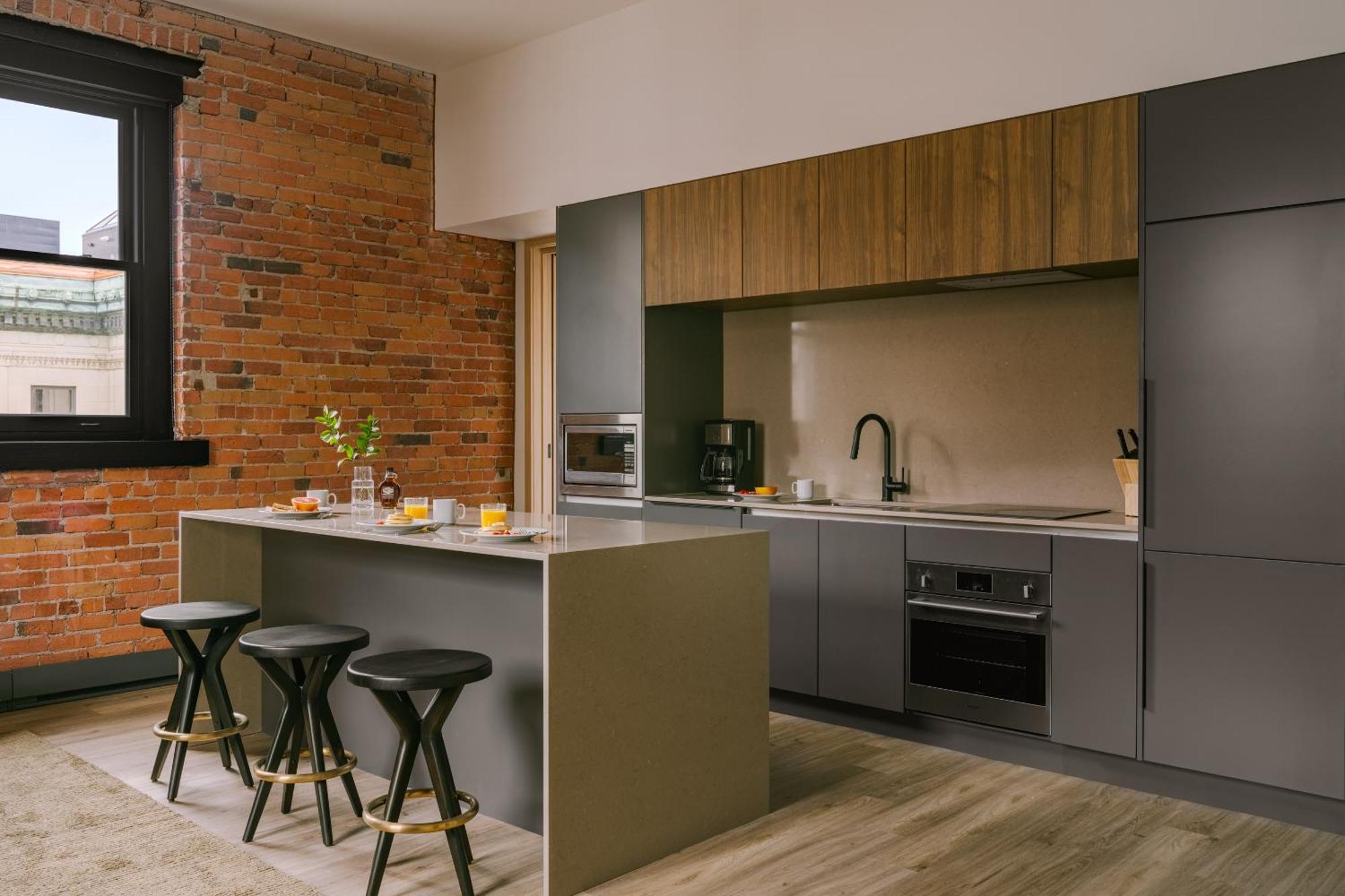 Sonder By Marriott Bonvoy Apollon Apartments Old Montreal Монреаль Экстерьер фото