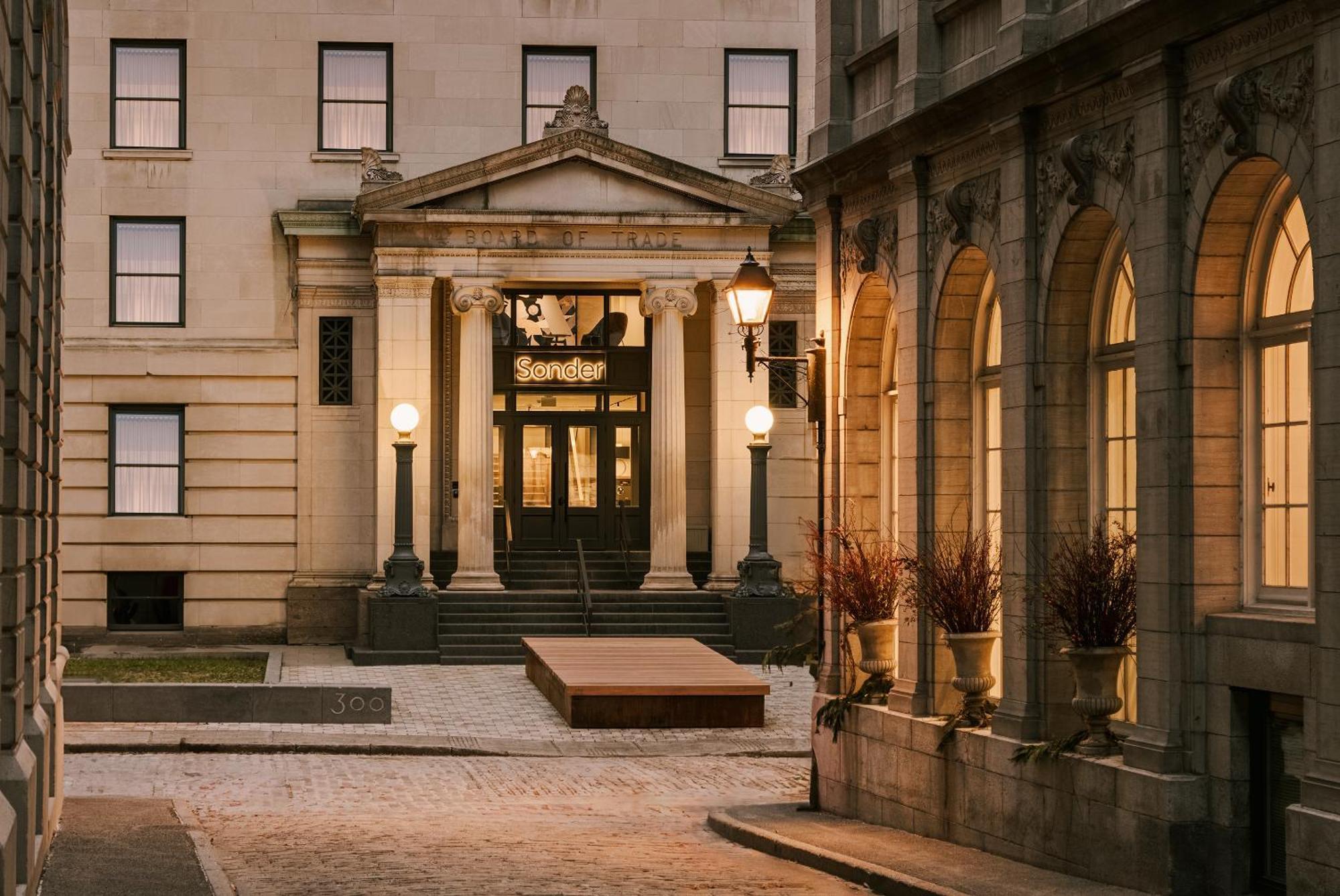 Sonder By Marriott Bonvoy Apollon Apartments Old Montreal Монреаль Экстерьер фото