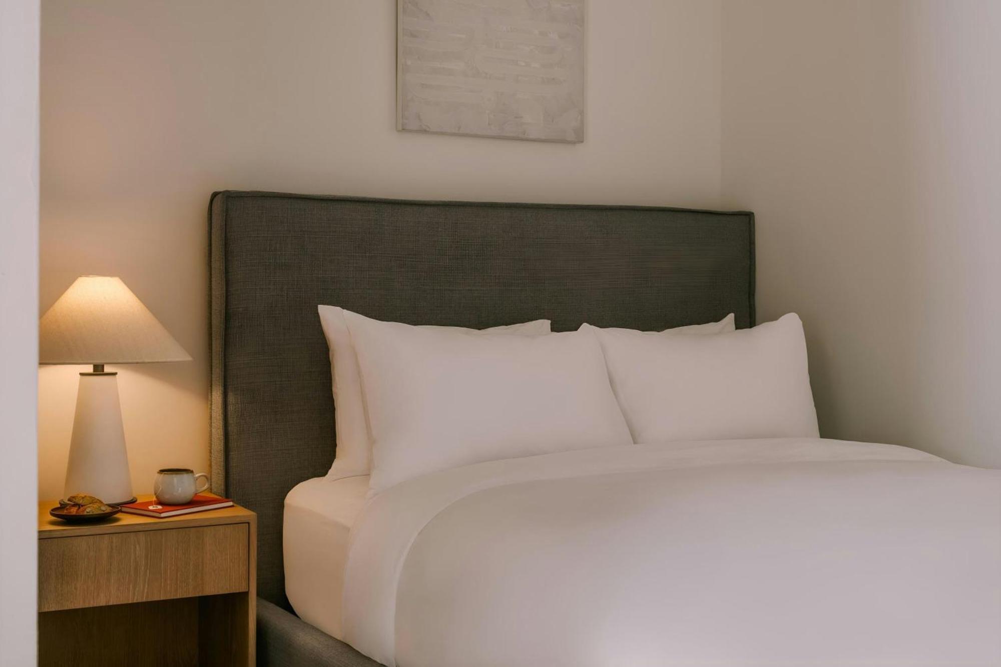 Sonder By Marriott Bonvoy Apollon Apartments Old Montreal Монреаль Экстерьер фото