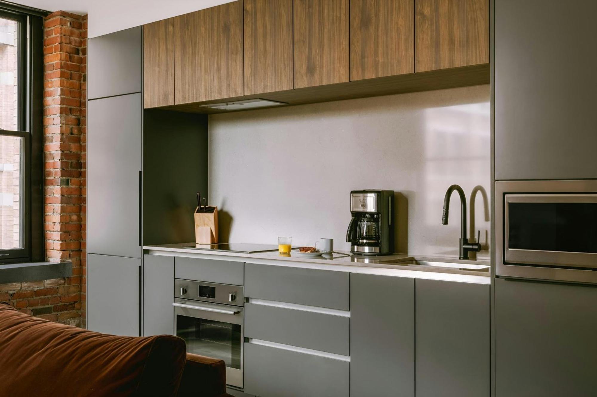Sonder By Marriott Bonvoy Apollon Apartments Old Montreal Монреаль Экстерьер фото