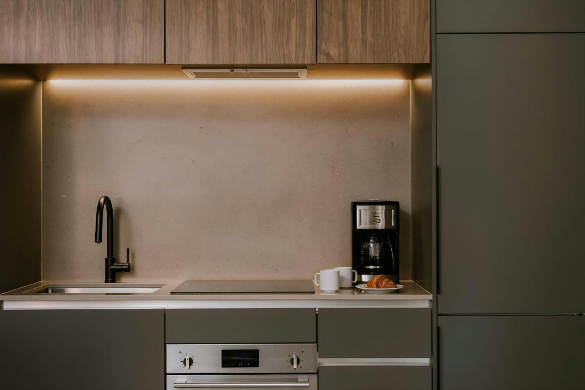 Sonder By Marriott Bonvoy Apollon Apartments Old Montreal Монреаль Экстерьер фото