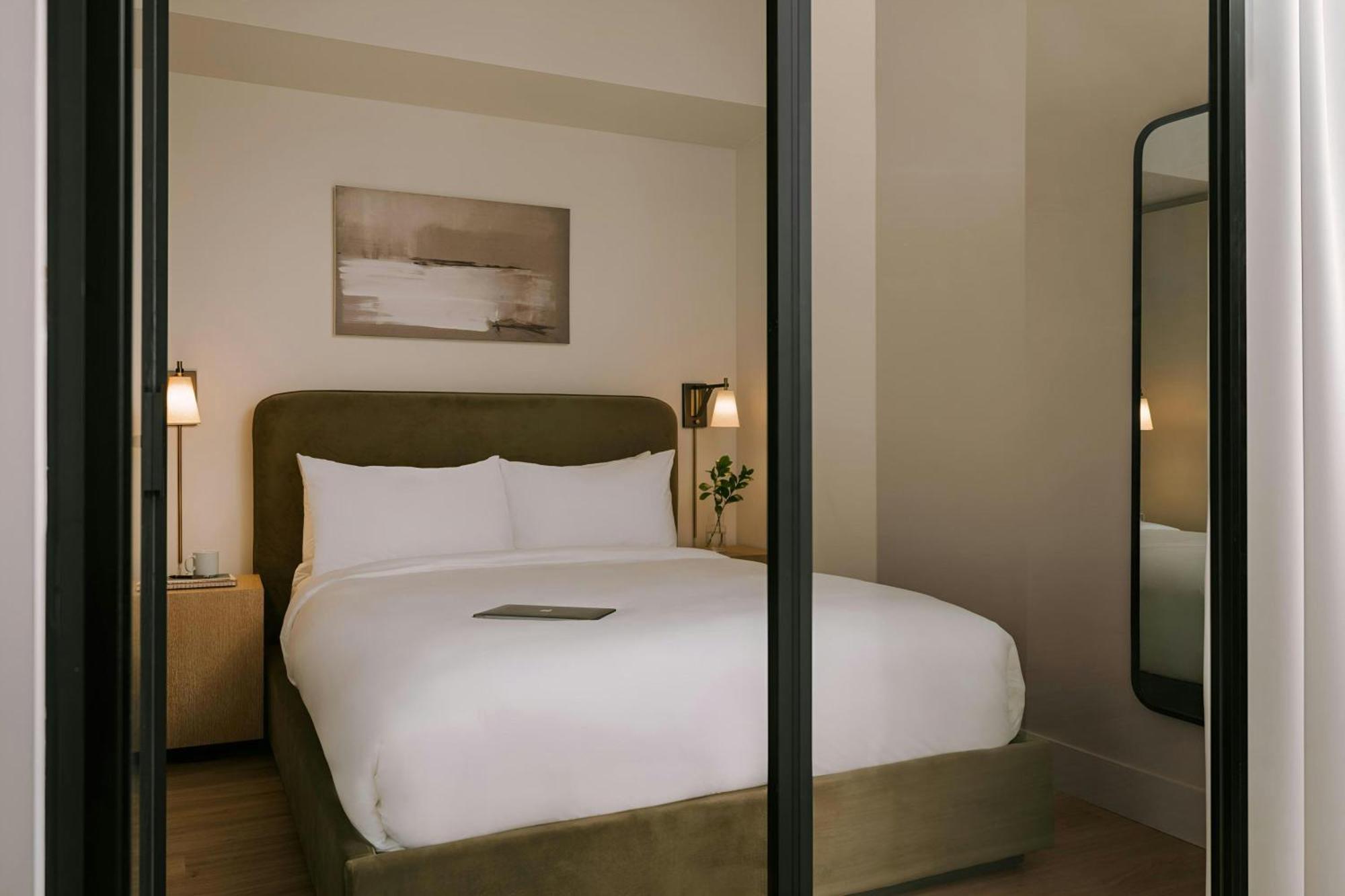Sonder By Marriott Bonvoy Apollon Apartments Old Montreal Монреаль Экстерьер фото