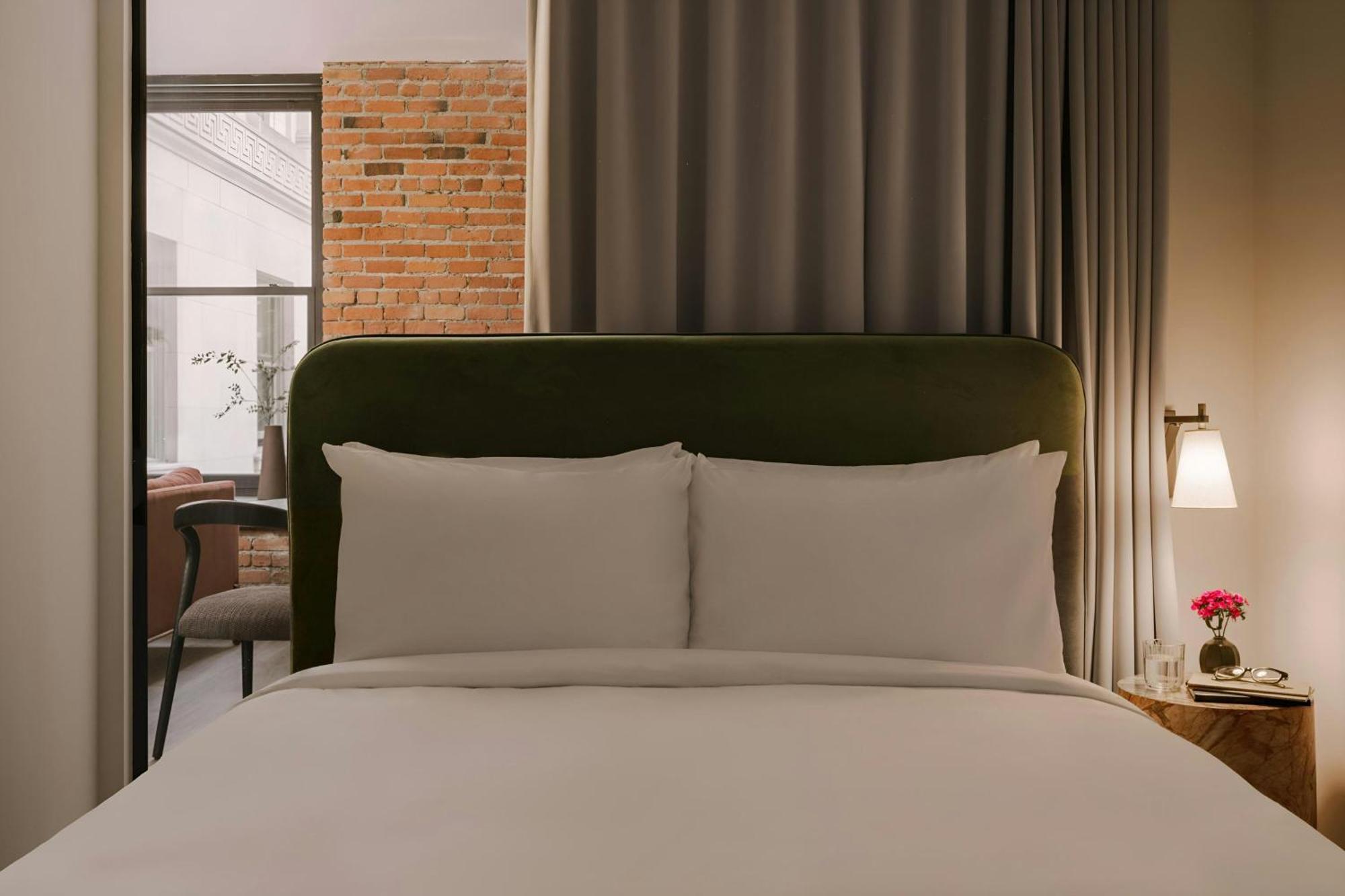 Sonder By Marriott Bonvoy Apollon Apartments Old Montreal Монреаль Экстерьер фото