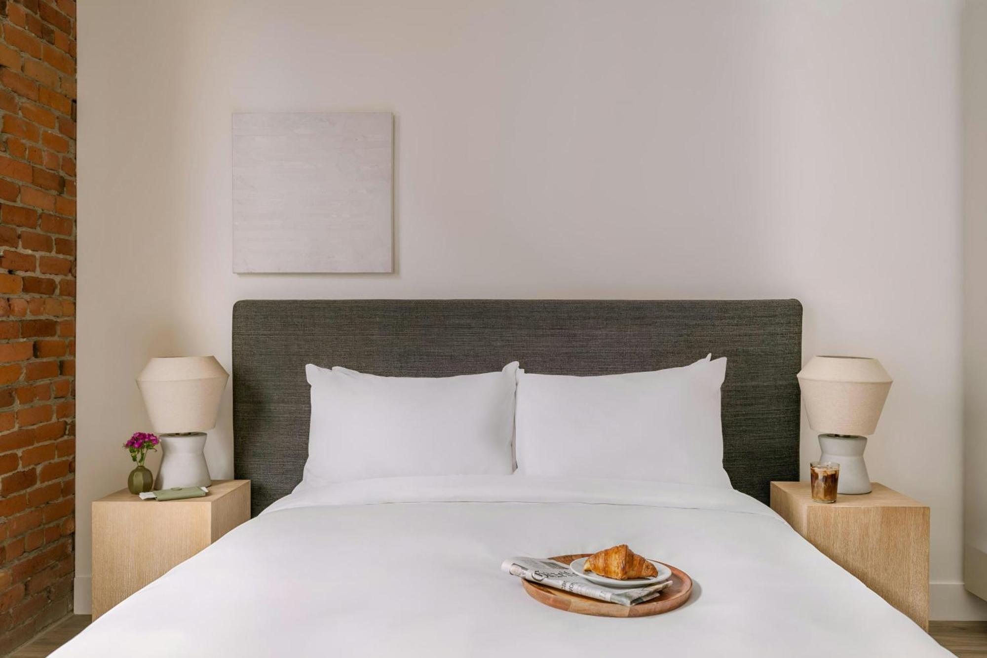 Sonder By Marriott Bonvoy Apollon Apartments Old Montreal Монреаль Экстерьер фото