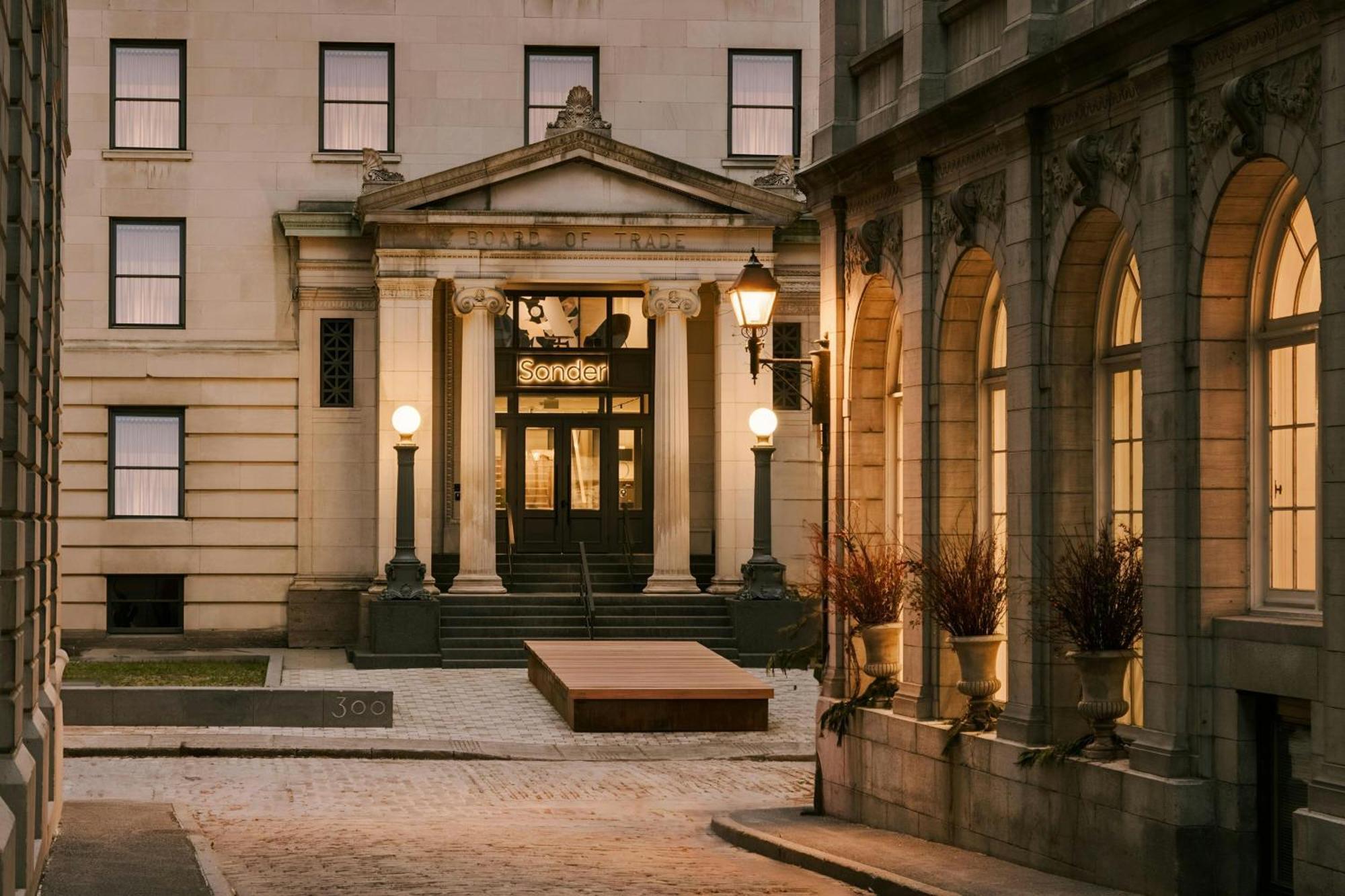 Sonder By Marriott Bonvoy Apollon Apartments Old Montreal Монреаль Экстерьер фото